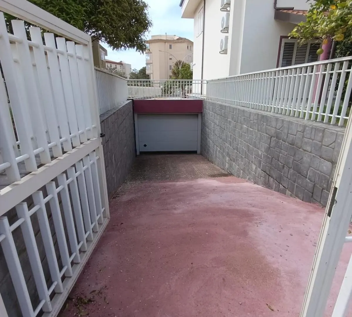 بيت ضيافة Villa Insieme Apartments ألغيرو